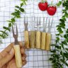چنگال زیتون خوری دسته چوبی