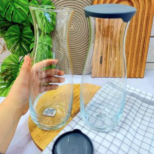 بطری اب شیشه ای