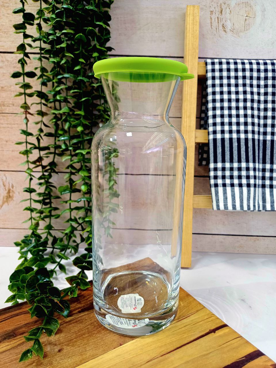 بطری اب شیشه ای
